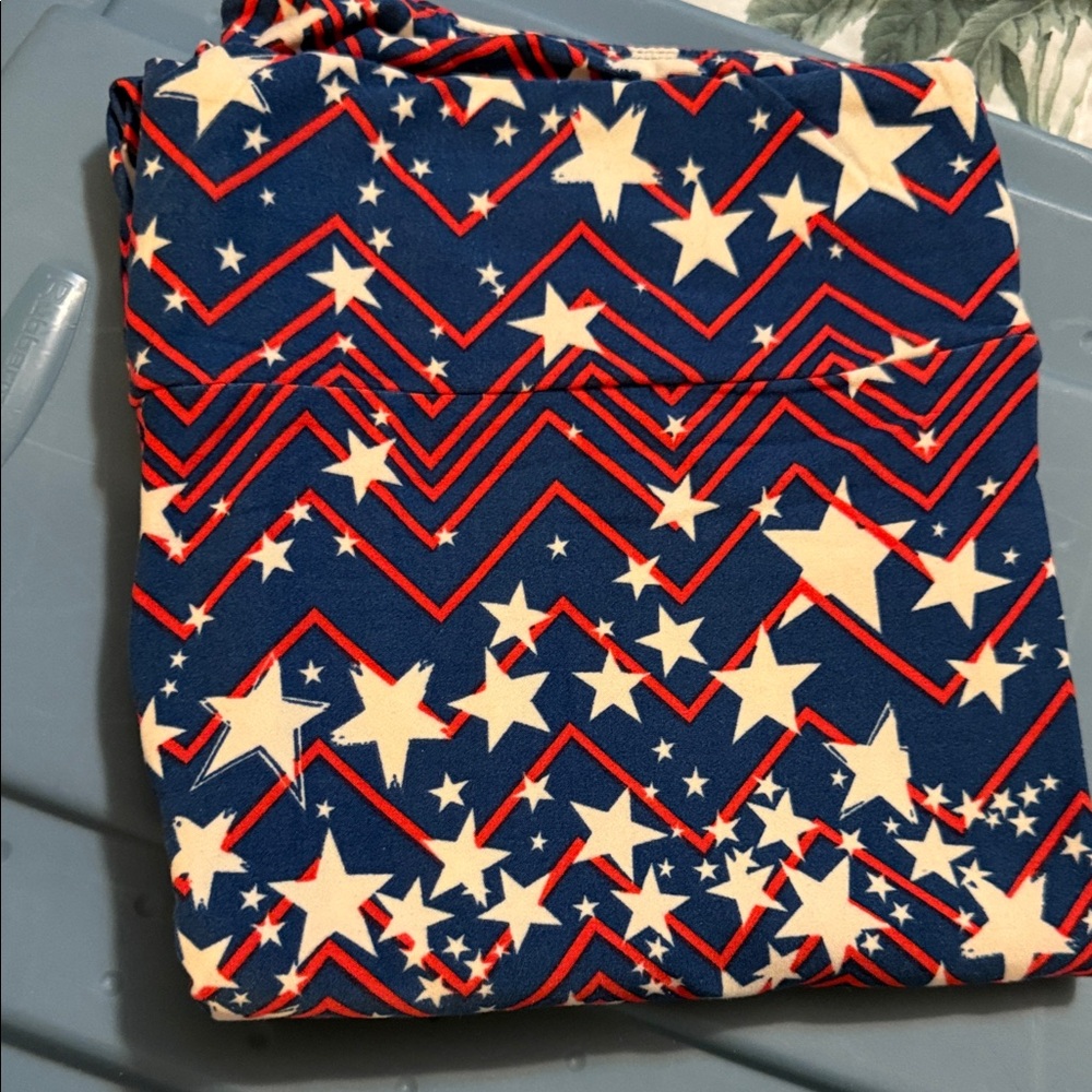 LuLaRoe Star Patterned Leggings